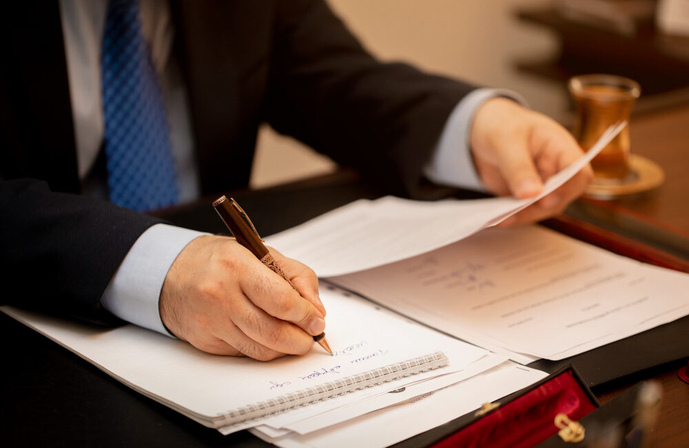 Quais cuidados são essenciais na tradução de documentos oficiais jurídicos