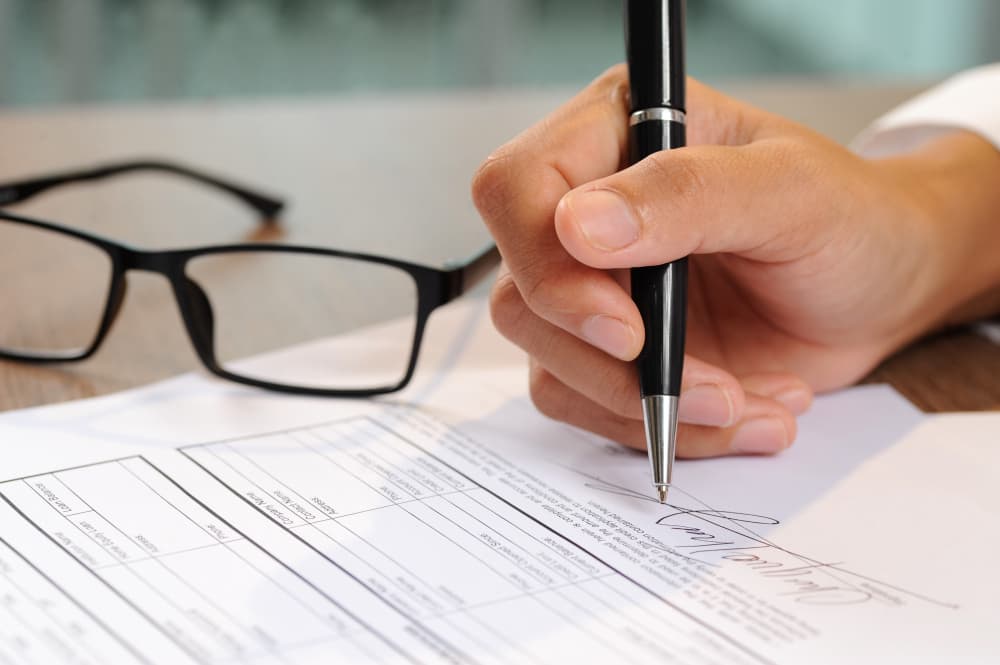 Tradução de certidão de nascimento: onde fazer e quando é necessária
