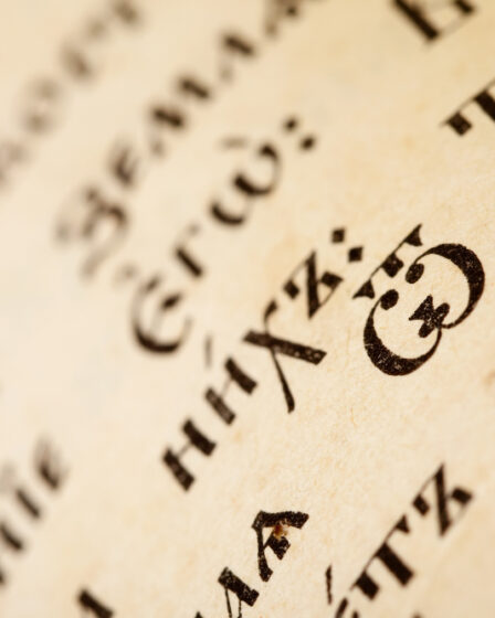 Alfabeto cirílico: quais são as letras e como ele se diferencia do alfabeto latino