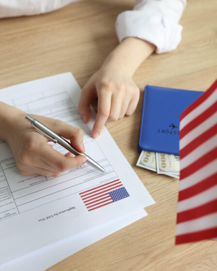 Onde contratar tradutor de documentos para inglês confiável